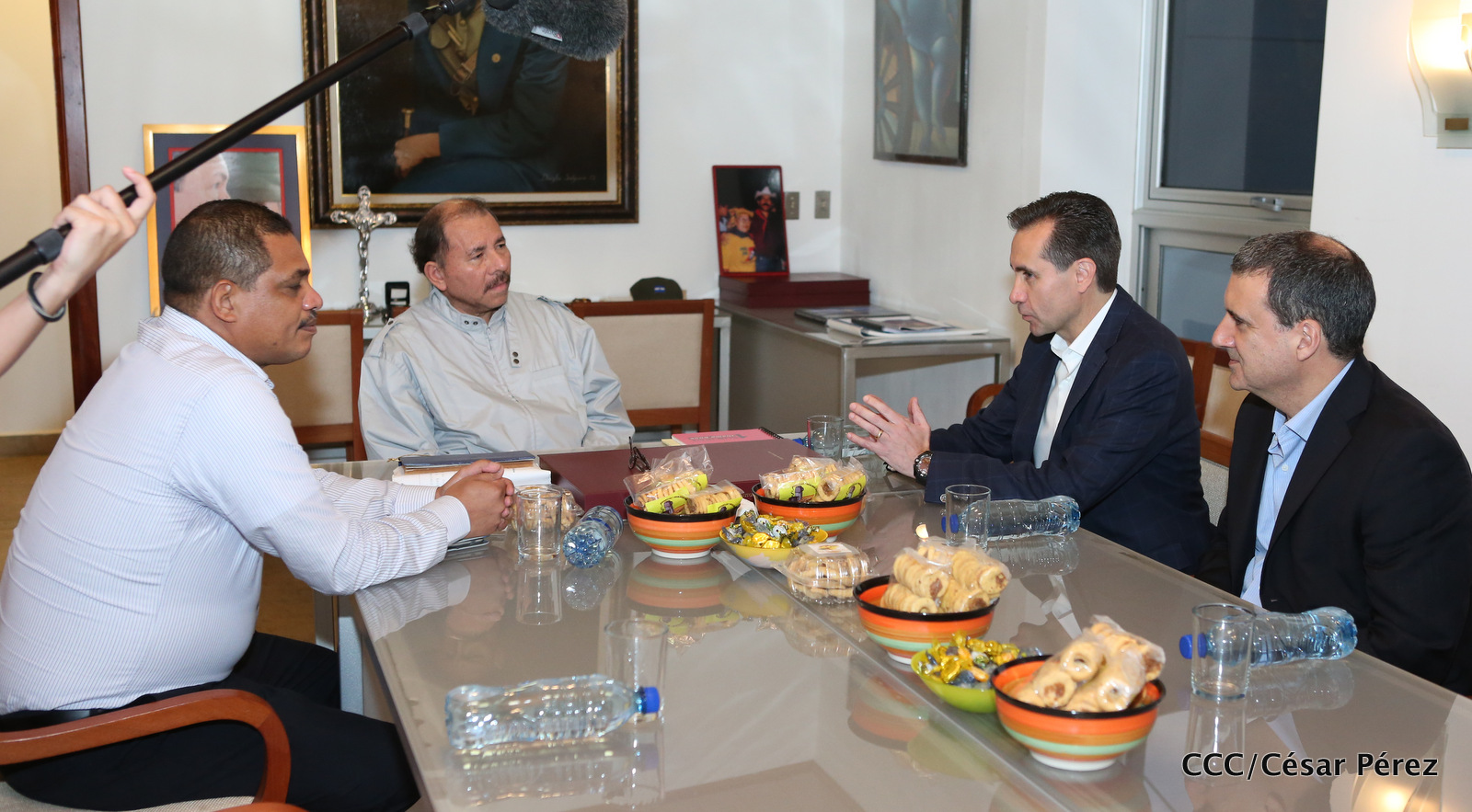 Vicepresidente para Am&eacute;rica Latina del BM se re&uacute;ne con el Comandante Daniel